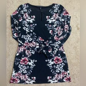 Womens White House black market tunic size medium floral
